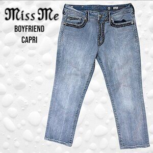 “Miss Me” Womens Light Blue Denim Boyfriend Capri JB5014PB - 30”